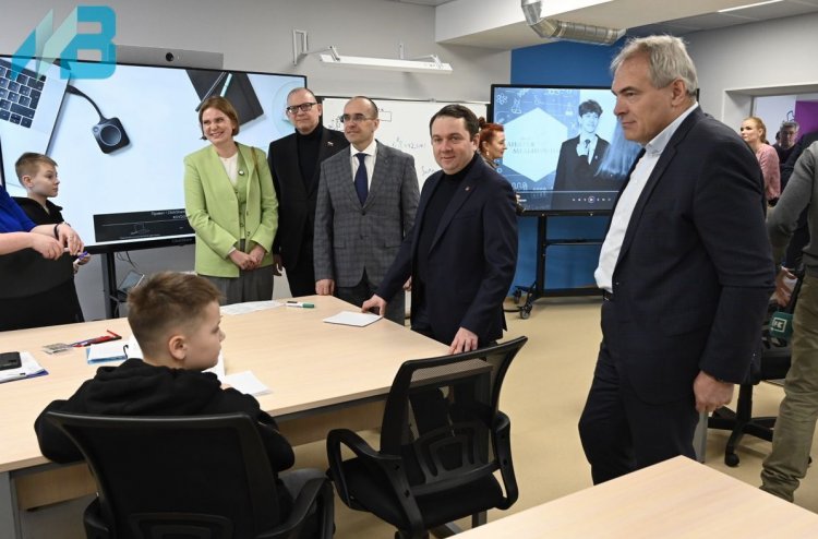 Губернатор Андрей Чибис посетил Центр для одаренных школьников в Ковдоре