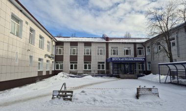 В Ковдоре завершен капитальный ремонт фасада детской поликлиники