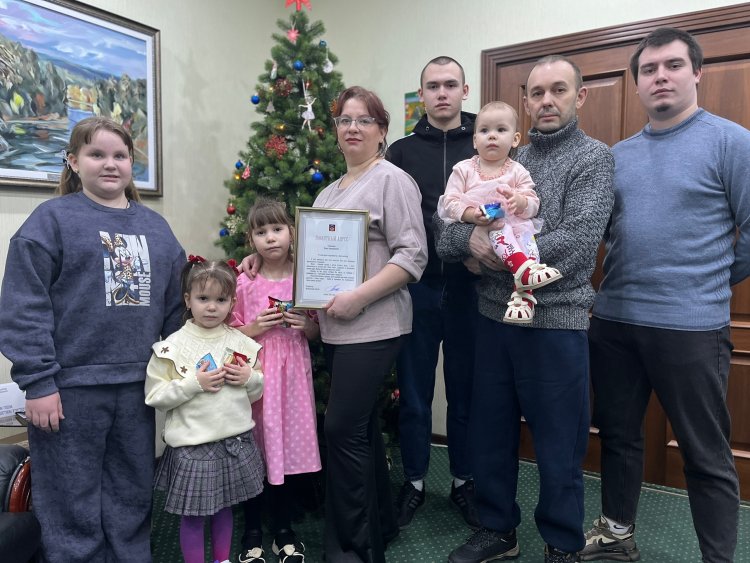 Ковдорчанка Ирина Логинова награждена Памятным адресом губернатора Мурманской области