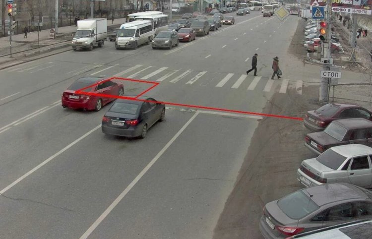 В ГАИ объяснили, что делать, если красный загорелся уже после пересечения стоп-линии